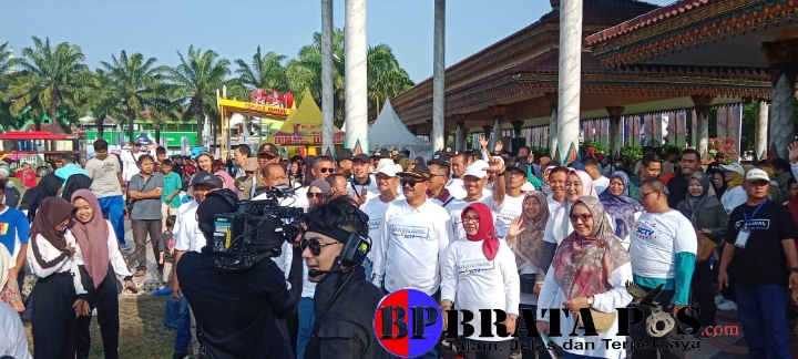 Ribuan Warga Kota Madiun, Ramaikan Jalan Sehat SCTV Karnaval