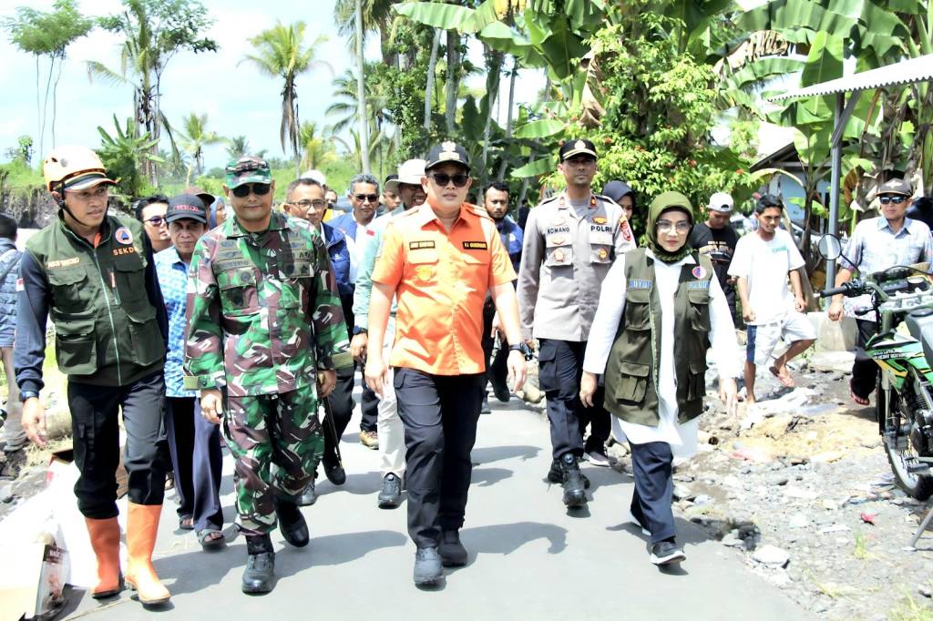 Wakapolres Lumajang Dampingi PJ Gubernur Tinjau Lokasi Banjir Lahar&nbsp;Semeru