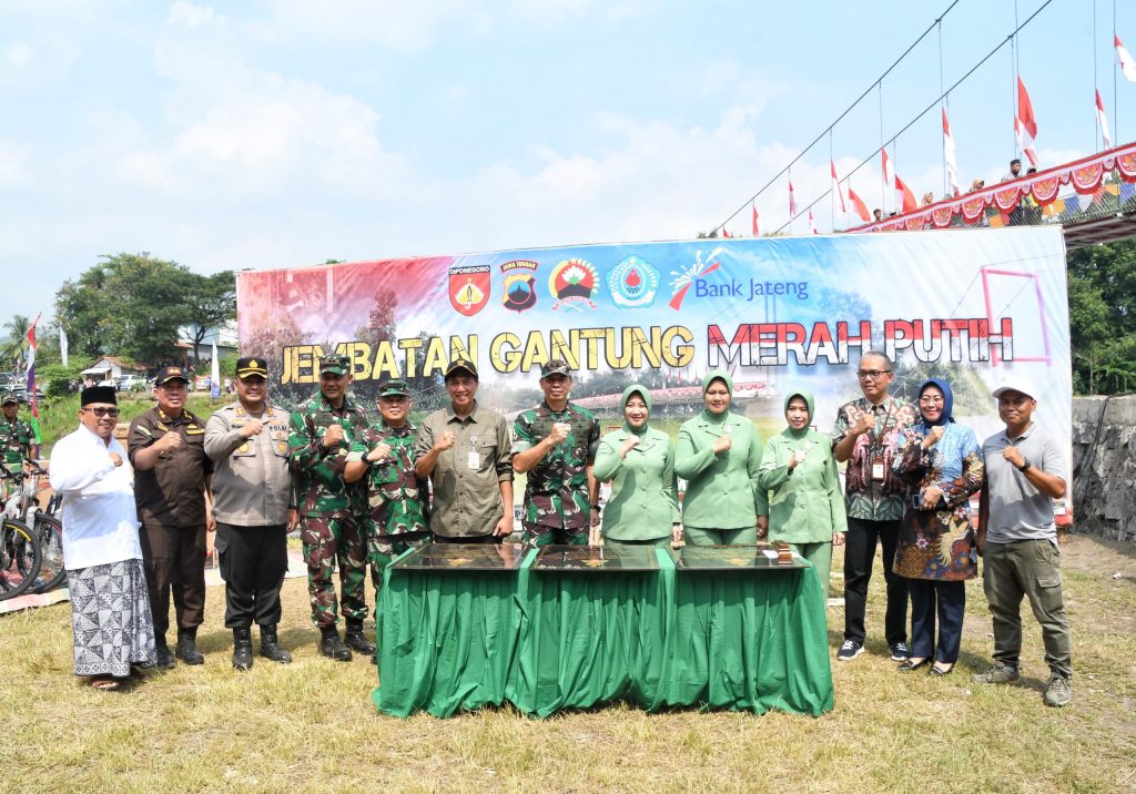 Pangdam IV/Diponegoro Tinjau Program Ketahanan Pangan dan Resmikan Jembatan Gantung Merah Putih di Brebes