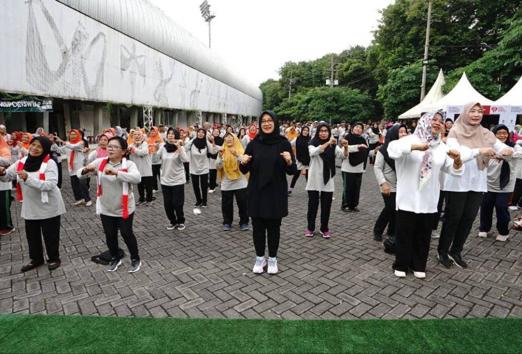 Peringati Hari Lanjut Usia Nasional, Bupati Ipuk Senam Bareng Komunitas&nbsp;Lansia